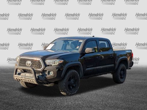 Used 2018 Toyota Tacoma TRD Off-Road image 5
