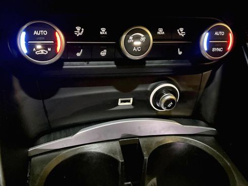 Used 2022 Alfa Romeo Stelvio Sprint image 34