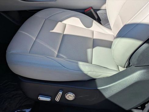 New 2026 Lincoln Nautilus Premier AWD/4WD image 4