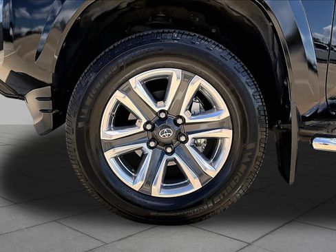 Used 2017 Toyota Tacoma Limited w/ Tow Package RWD image 11