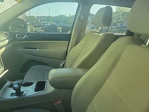 Used 2015 Jeep Grand Cherokee Laredo w/ Quick Order Package 23E image 15