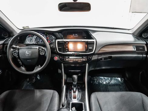 Used 2017 Honda Accord EX image 12