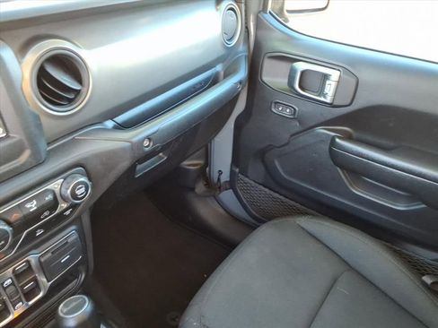 Used 2023 Jeep Gladiator Sport image 37