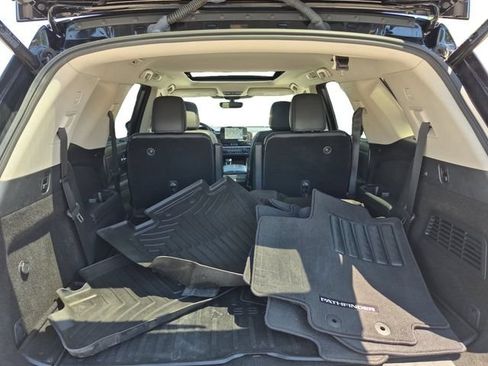Used 2024 Nissan Pathfinder Platinum AWD/4WD image 19