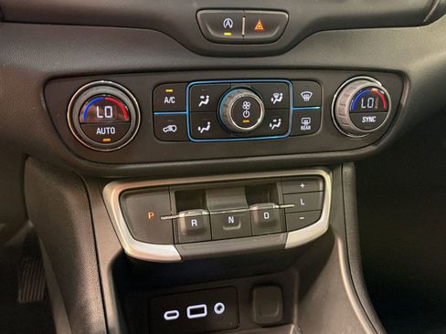 Used 2023 GMC Terrain SLE w/ Driver Convenience Package FWD image 15