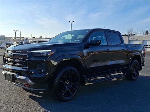 Used 2025 Chevrolet Colorado Z71 w/ Technology Package image 6