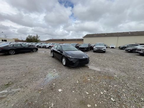Used 2025 Toyota Camry LE image 16