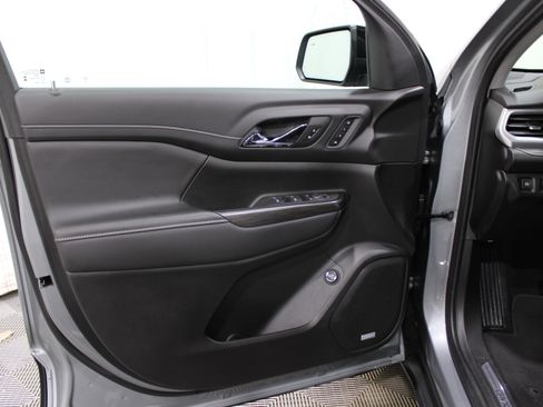 Used 2023 GMC Acadia SLT w/ Elevation Edition image 6