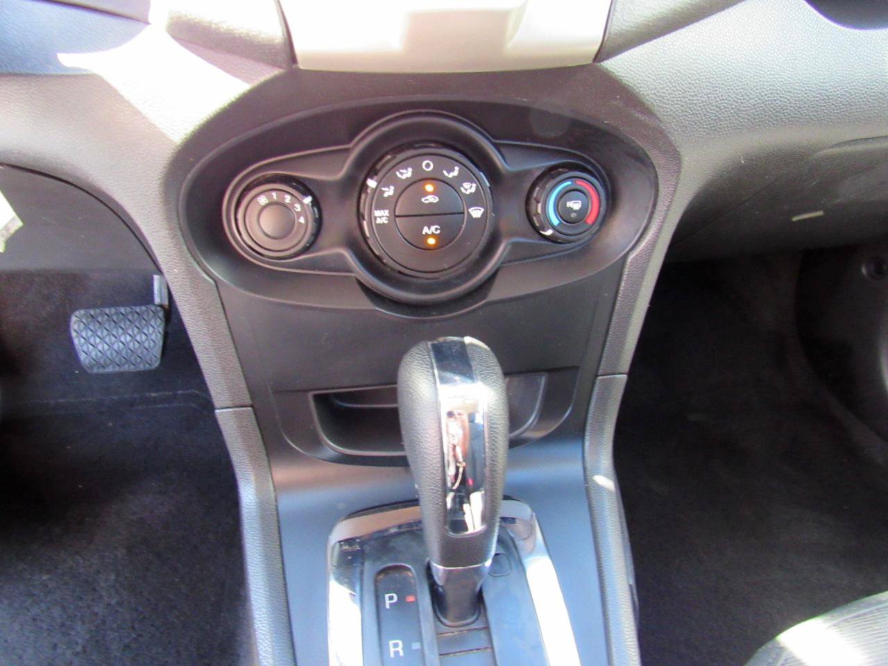 Used 2012 Ford Fiesta SE FWD image 18