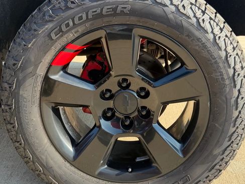 Used 2018 Chevrolet Silverado 1500 LTZ Z71 w/ Redline Edition AWD/4WD image 33