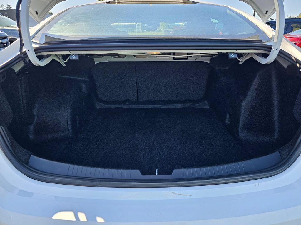 Used 2024 Chevrolet Malibu LT w/ Sport Edition FWD image 16