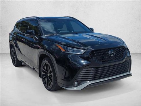 Certified 2024 Toyota Highlander XSE FWD image 3
