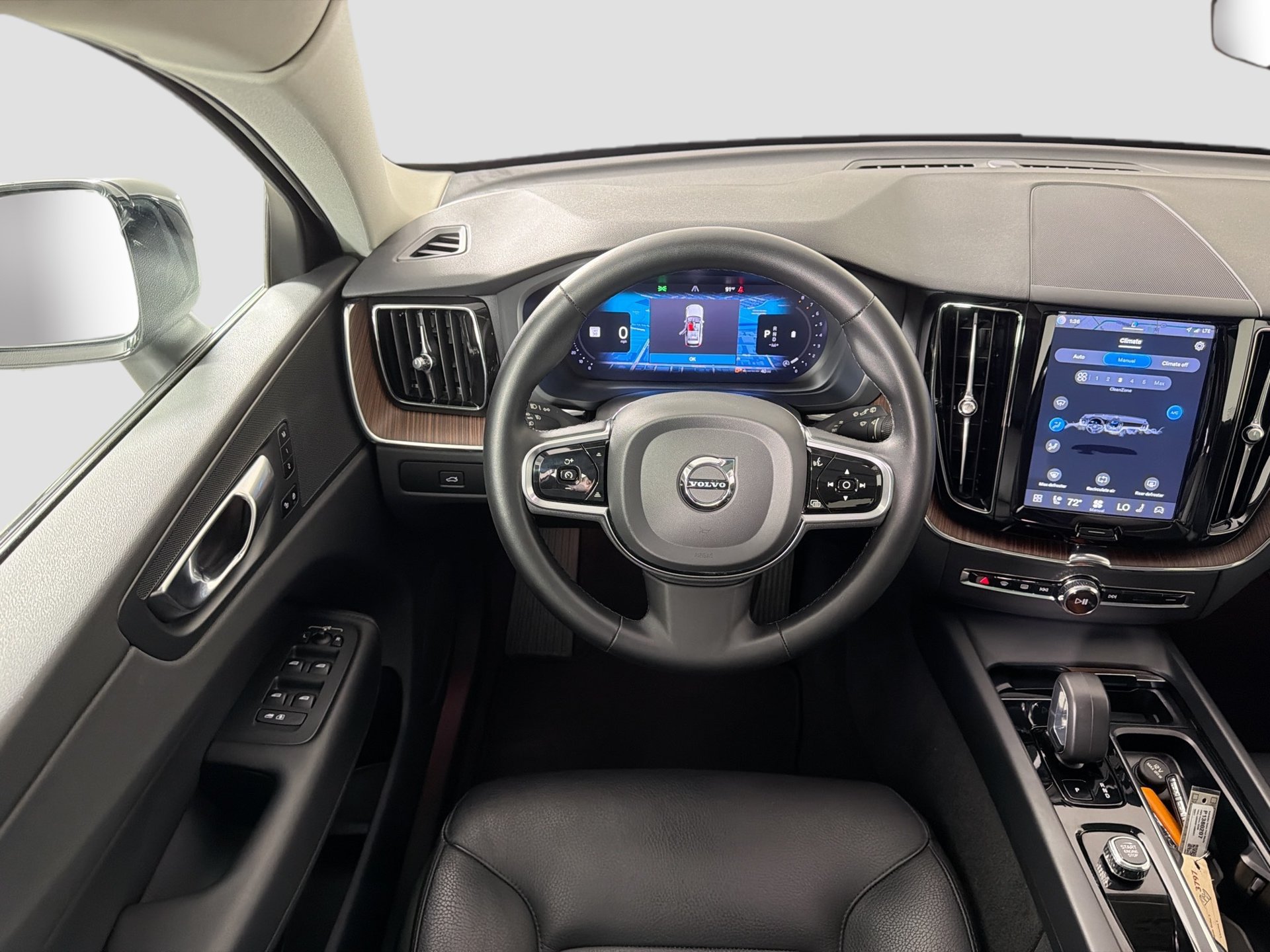 Certified 2023 Volvo XC60 B5 Plus w/ Protection Package Premier AWD/4WD image 22