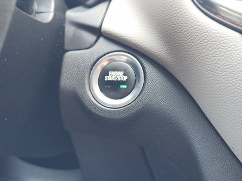 Used 2022 Chevrolet Equinox LS w/ LS Convenience Package FWD image 8