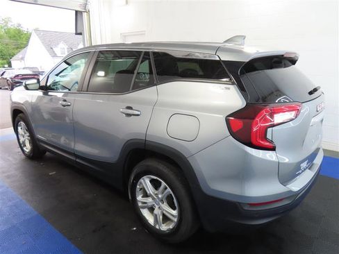 Used 2023 GMC Terrain SLE FWD image 10