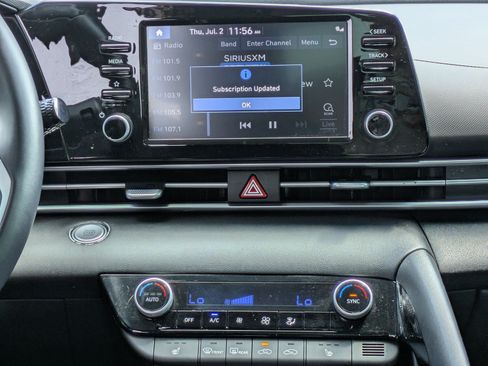 Used 2022 Hyundai Elantra SEL w/ Convenience + Premium Package FWD image 14
