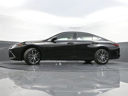 Used 2024 Lexus ES 350 w/ Premium Package image 31