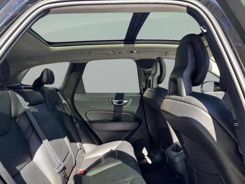 Used 2018 Volvo XC60 T5 Momentum w/ Protection Package Premier image 27