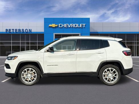 Used 2024 Jeep Compass Latitude AWD/4WD image 7