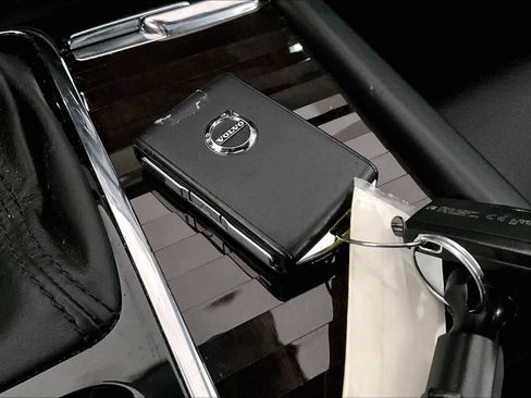 Used 2018 Volvo XC90 T6 Momentum w/ Convenience Package image 14