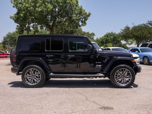 Used 2023 Jeep Wrangler Unlimited Sahara w/ Cold Weather Group AWD/4WD image 5