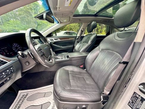 Used 2017 Genesis G80 3.8 w/ Option Group 02 RWD image 10
