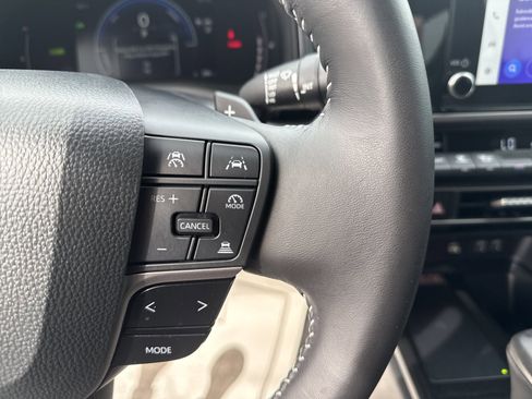 Used 2025 Toyota Camry SE image 17