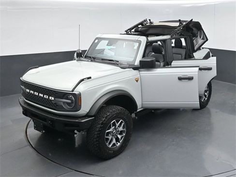 Used 2021 Ford Bronco Badlands image 57