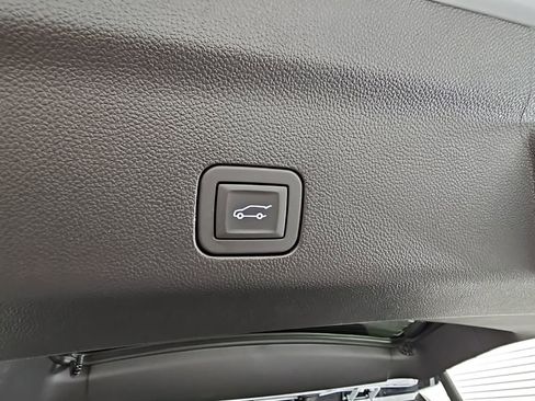 New 2026 GMC Yukon Denali w/ Sun & Power Step Package image 38