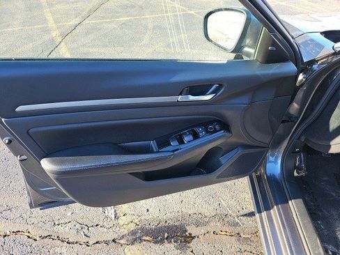 Used 2023 Nissan Altima 2.5 SV image 21