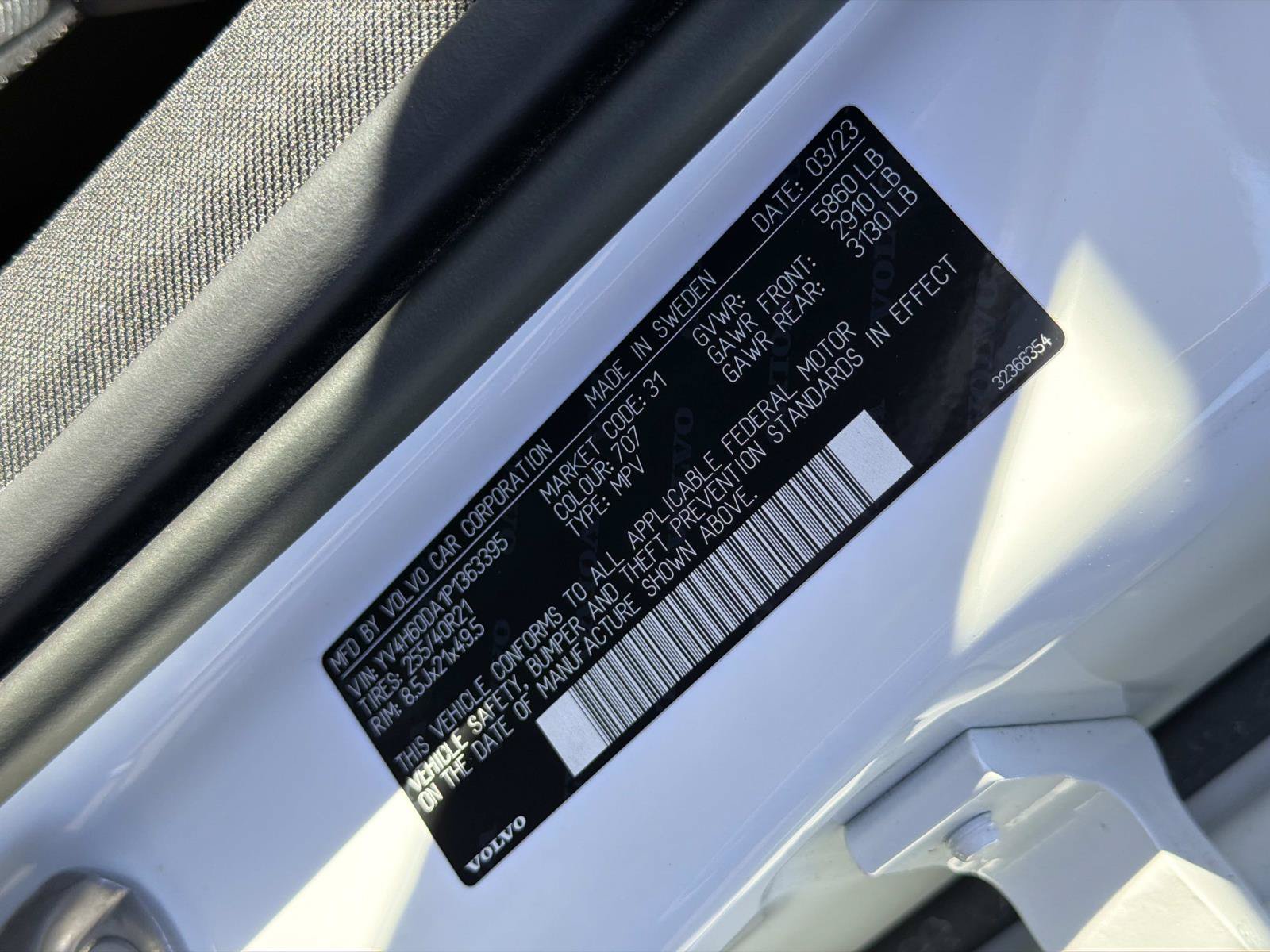 Certified 2023 Volvo XC60 T8 Ultimate w/ Climate Package AWD/4WD image 29