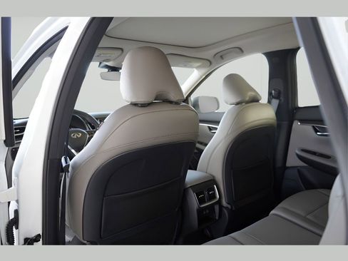 New 2025 INFINITI QX50 Luxe image 18