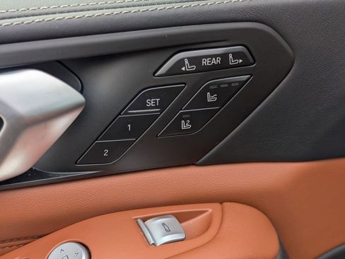 Certified 2025 BMW X7 M60i image 23