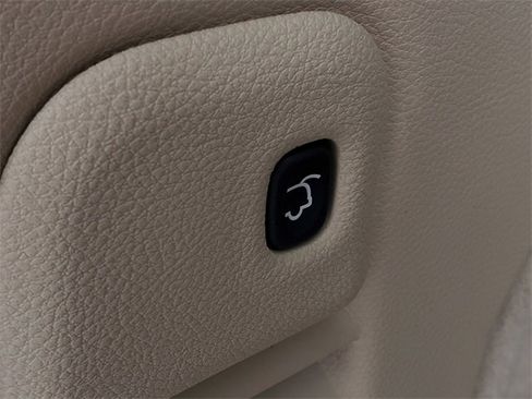 Used 2018 Jeep Grand Cherokee Overland image 40