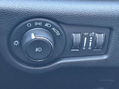 New 2026 Chrysler Pacifica Select FWD image 16