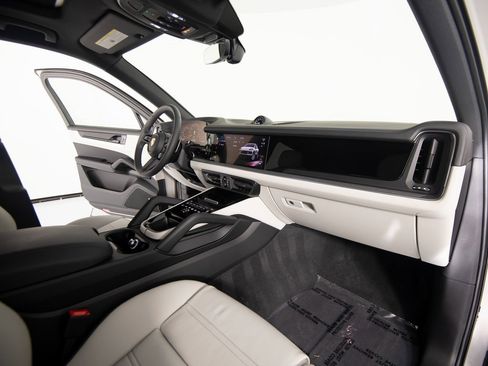 New 2026 Porsche Cayenne E-Hybrid image 25