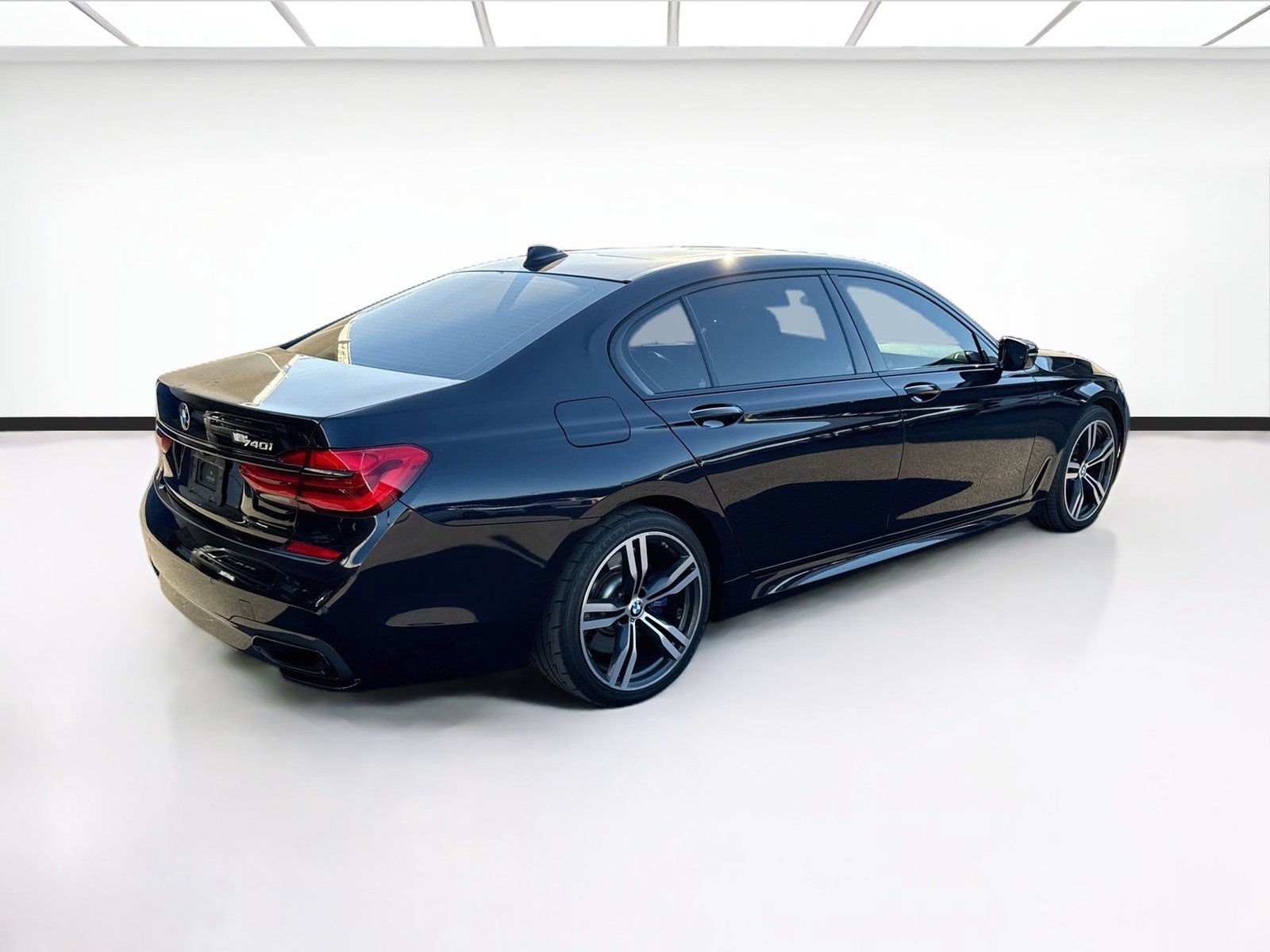 Used 2018 BMW 740i RWD image 4