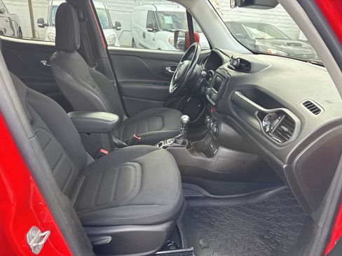 Used 2017 Jeep Renegade Altitude FWD image 9