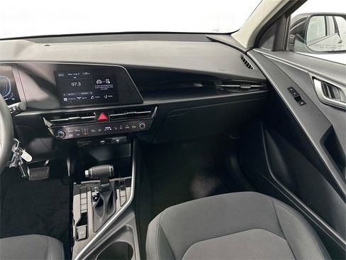 Used 2024 Kia Niro LX image 24