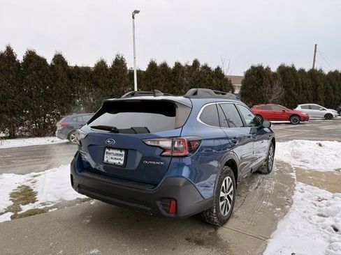 Used 2022 Subaru Outback Premium image 4