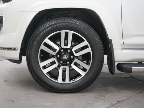 Used 2018 Toyota 4Runner Limited AWD/4WD image 28