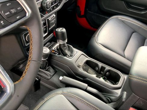 Used 2024 Jeep Wrangler Sahara w/ Safety Group image 16