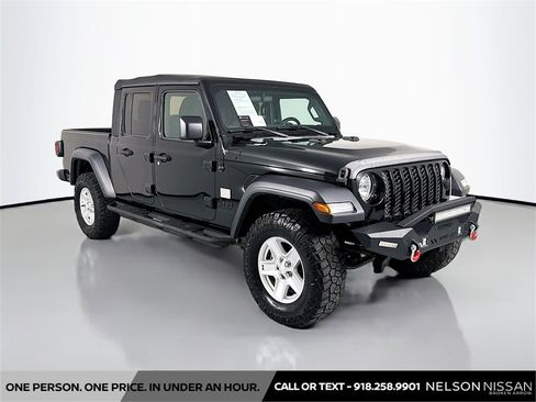 Used 2020 Jeep Gladiator Sport w/ Quick Order Package 24S image 3