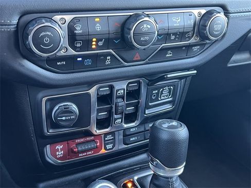 Used 2025 Jeep Wrangler Unlimited Rubicon 4xe w/ Convenience Group image 28