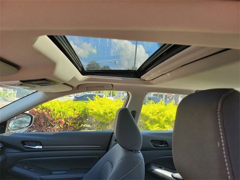 Used 2024 Nissan Altima 2.5 SV w/ SV Premium Package image 13