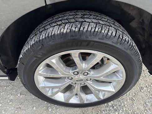 Used 2019 Ford Expedition Platinum image 11