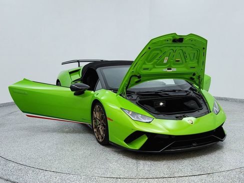 Used 2019 Lamborghini Huracan Performante image 12