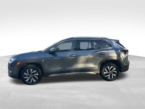 Used 2025 Volkswagen Tiguan S image 2