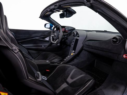 Used 2025 McLaren 750S Spider image 24