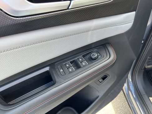 Used 2024 Volkswagen Atlas Peak Edition SEL AWD/4WD image 13